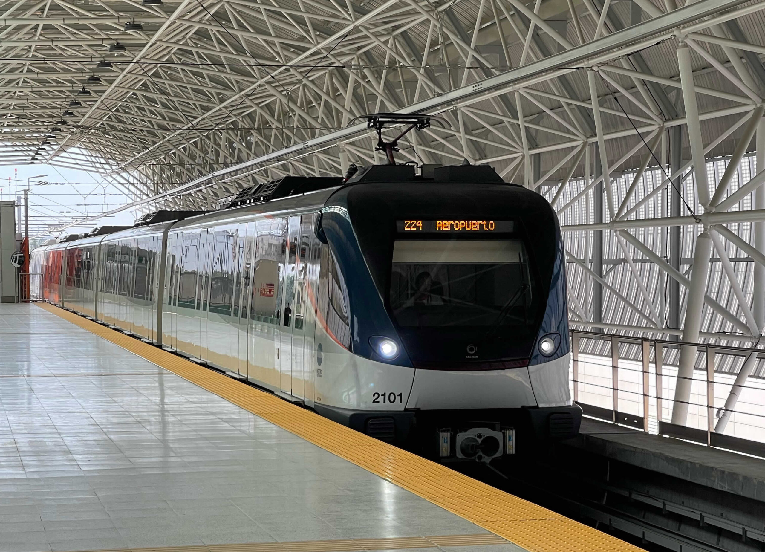 Turistas ya pueden utilizar el Metro desde el Aeropuerto de Tocumen con sus  tarjetas sin contacto – Revistainversionesynegocios