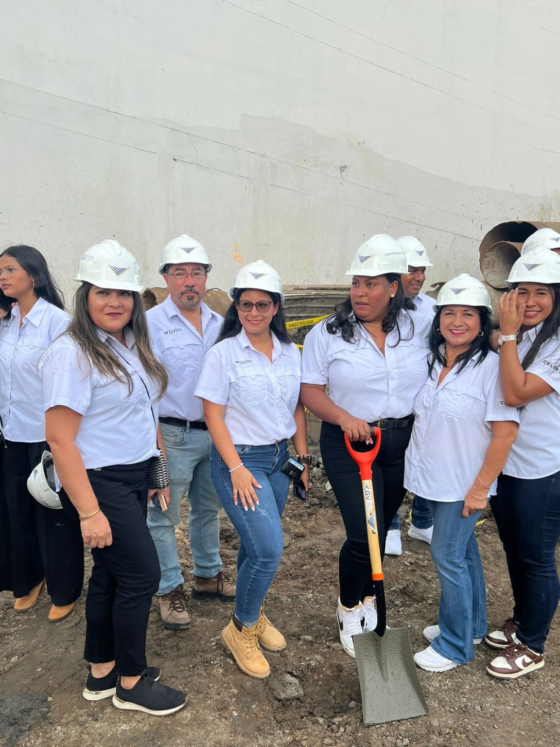 Valor Development Group El Grupo Valor Development celebra la Primera Palada de su nuevo ...