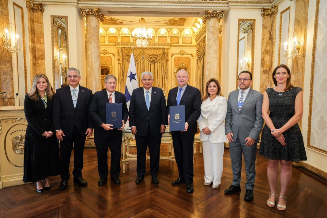 Panamá se adhiere a la Alianza Global de Acción sobre el Plástico con el respaldo del Foro Económico Mundial y el presidente Mulino